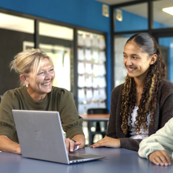 Role model and learner with laptop